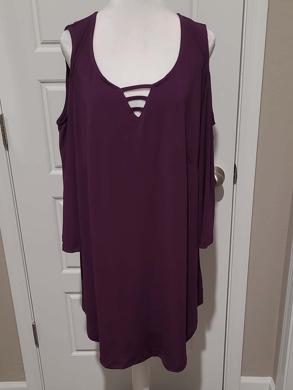 Avenue Plum Cold-Shoulder Strappy Long-Sleeve Tunic